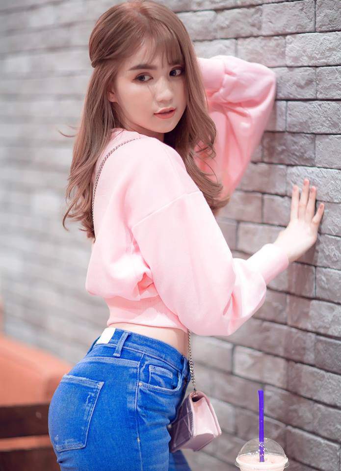 khong ai biet cach "hack tuoi" bang tong mau hong chuan nhu ngoc trinh - 4
