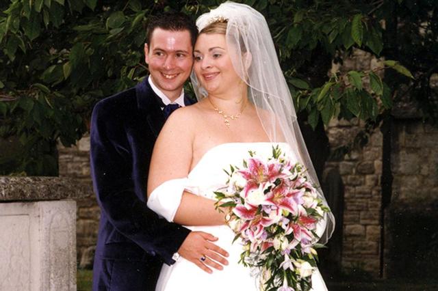 xem may tinh cua chong lam nghe chup anh cuoi, vo doi ly hon vi bi mat dong troi - 1