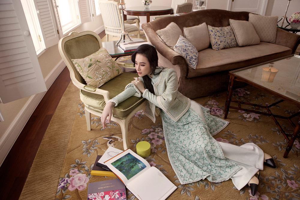dien ao dai xinh dep, angela phuong trinh lai gay hoang mang vi nhu mat di mot canh tay - 7
