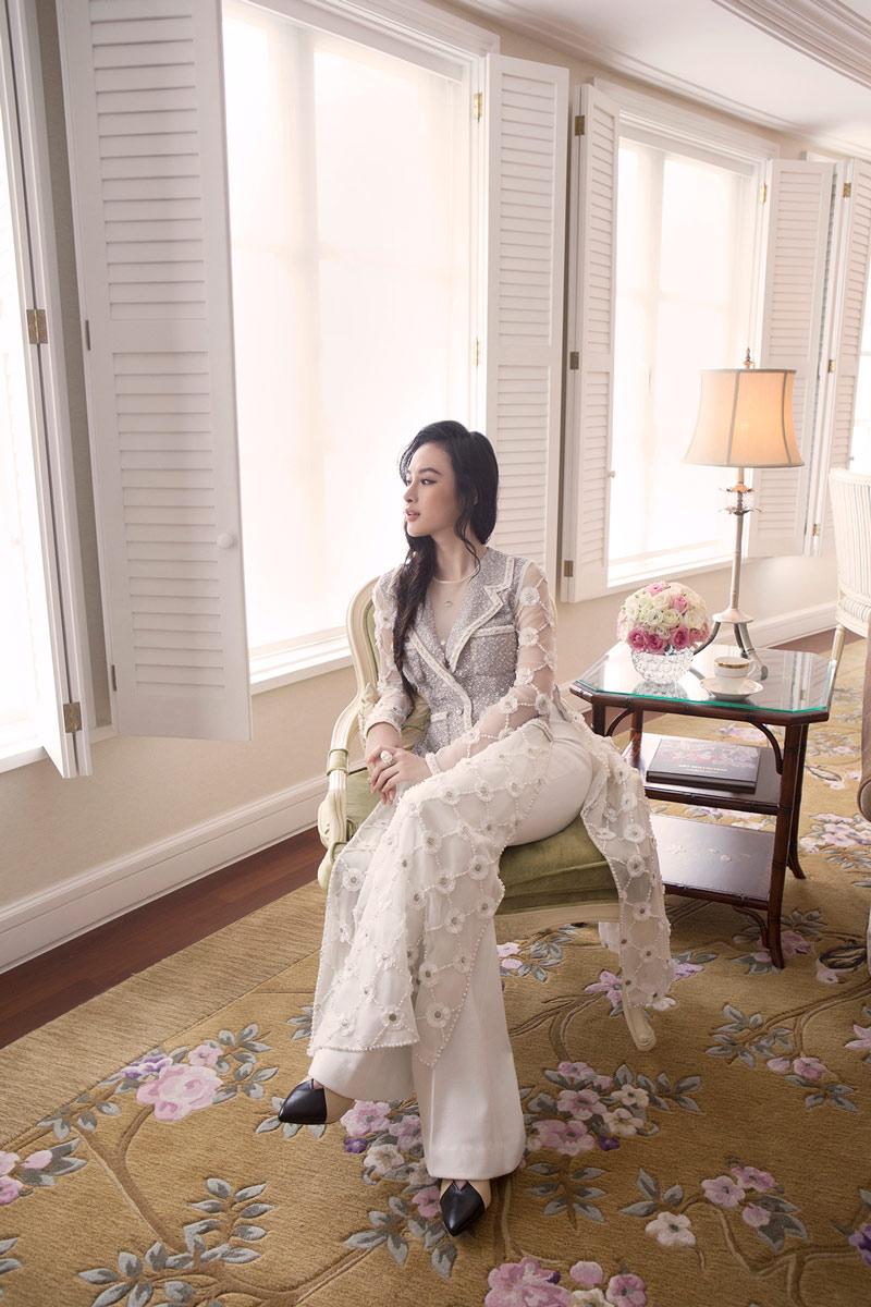dien ao dai xinh dep, angela phuong trinh lai gay hoang mang vi nhu mat di mot canh tay - 5
