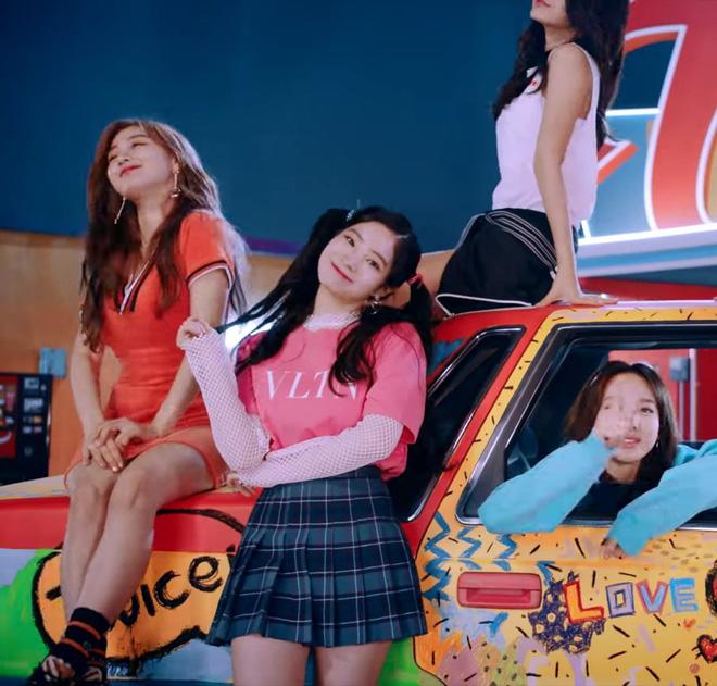 chiec ao thun co gia 8 trieu dong nay se vi "thu ky kim" ma tro nen chay hang! - 10