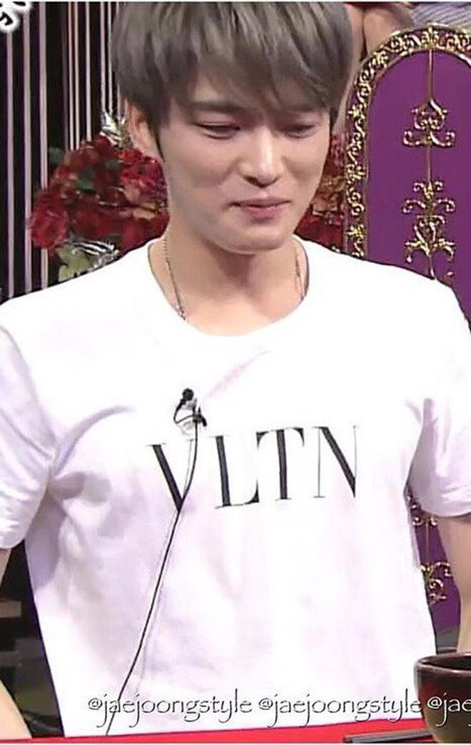 chiec ao thun co gia 8 trieu dong nay se vi "thu ky kim" ma tro nen chay hang! - 13