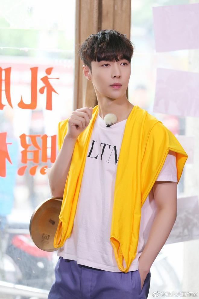 chiec ao thun co gia 8 trieu dong nay se vi "thu ky kim" ma tro nen chay hang! - 16