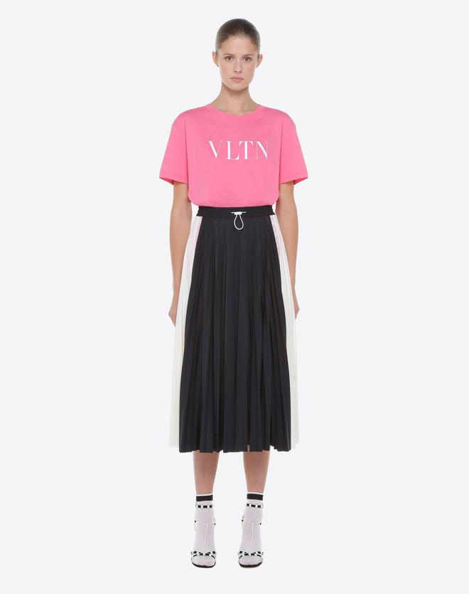 chiec ao thun co gia 8 trieu dong nay se vi "thu ky kim" ma tro nen chay hang! - 4