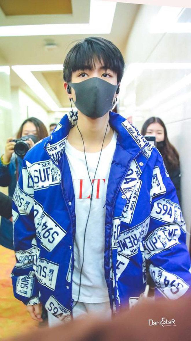 chiec ao thun co gia 8 trieu dong nay se vi "thu ky kim" ma tro nen chay hang! - 15