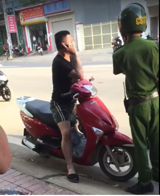 bi giu xe may, nam thanh nien xam tro goi dien mach bo me va cach hanh xu bat ngo - 1