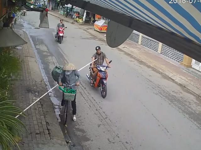 chi mot cu xoay nguoi cua chi dong nat, nguoi dan ong bay len khong trung nhu phim - 1