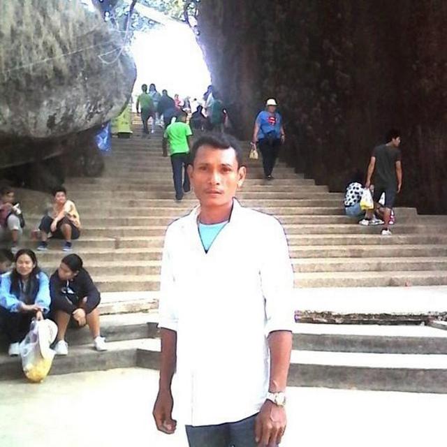 phat hien chong ngoai tinh, nguoi phu nu dung dao cat dut "cau nho" roi nem qua cua so - 4