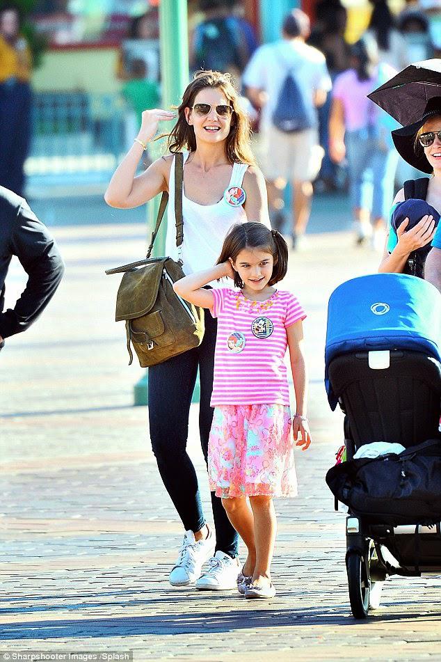 Suri Cruise: Hành Trình Từ Cô Bé Sinh Ra Đã Ngậm Thìa Vàng Trở Thành ...