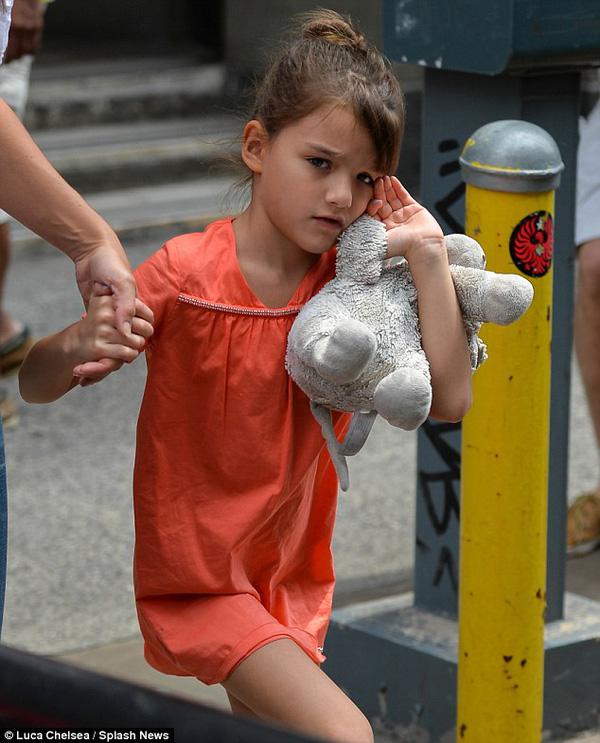 Suri Cruise: Hành Trình Từ Cô Bé Sinh Ra Đã Ngậm Thìa Vàng Trở Thành ...