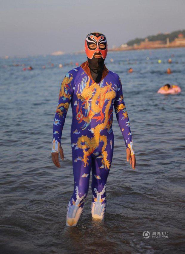 Hè 2018, mốt áo tắm Ninja của phụ nữ Trung Quốc ngày càng... gây ám ảnh - 8