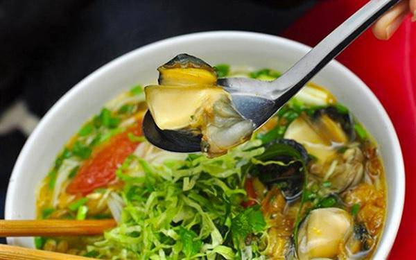 nhung quan bun oc an gion gion da mieng lai "giai nhiet" ngay nang nong dien dao o ha noi - 2