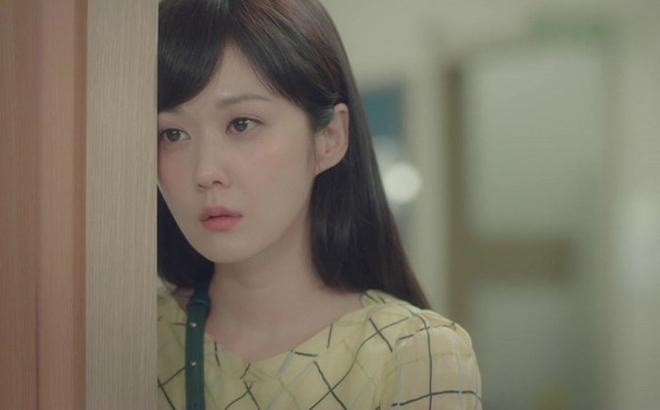 vao khach san, co gai vo tinh go nham phong nguoi yeu cu va canh tuong kinh hoang - 1