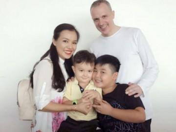 Sau 5 năm sống thử, Lý Thanh Thảo và chồng Tây cuối cùng cũng kết hôn ở nước ngoài