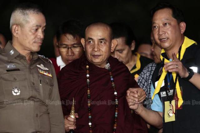 loi tien tri huyen bi cua nha su thai lan ve doi bong mat tich 9 ngay trong hang dong - 1