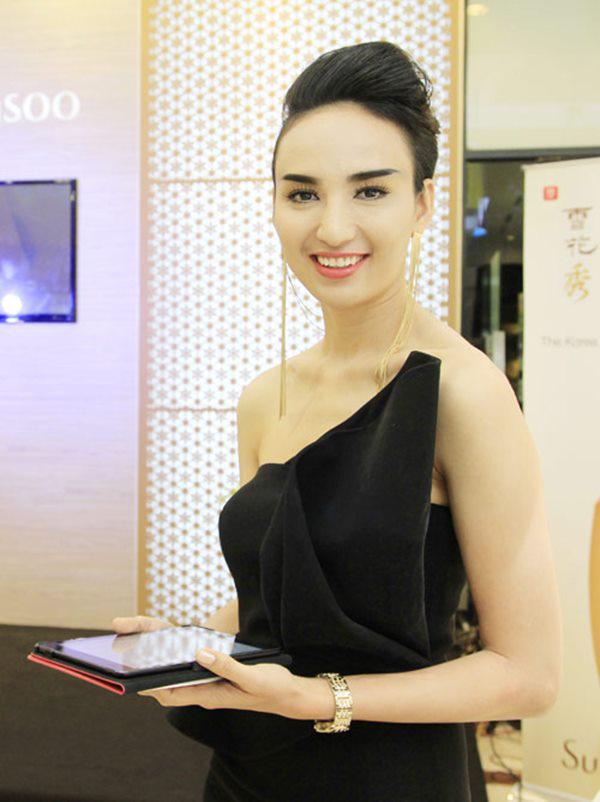 mai phuong thuy hai huoc voi long may den nhu than, dai den thai duong - 4