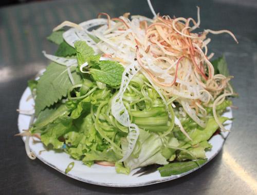 diem mat nhung quan bun rieu "giai nhiet" ngay ha noi nong ky luc - 2