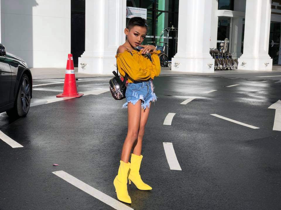 hoa hau cung phai "nga mu" truoc than thai cua than dong catwalk nhi thai lan - 8