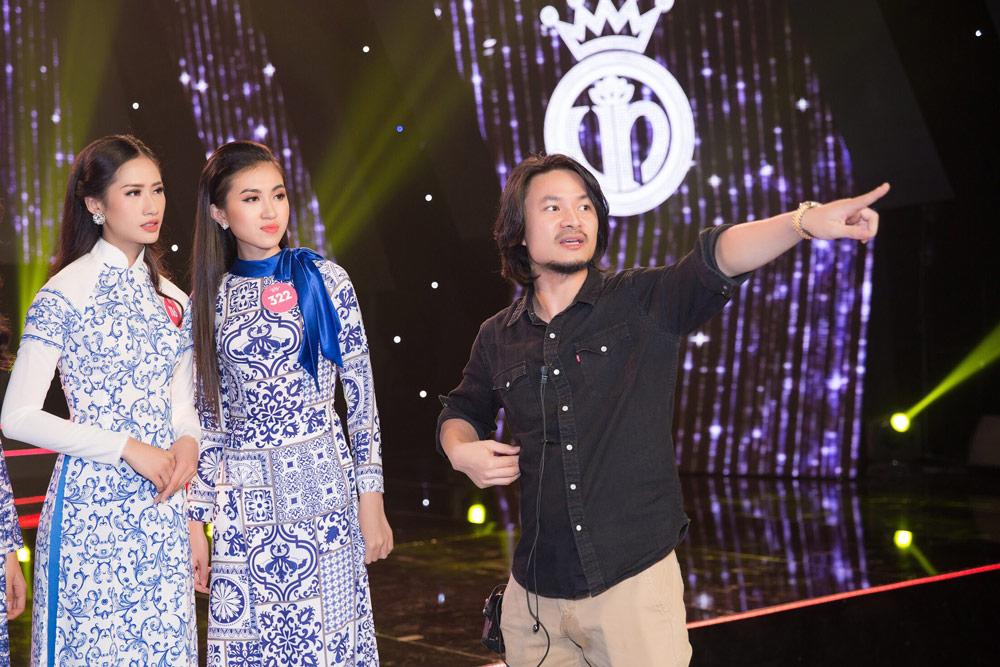 loat thi sinh hoa hau viet nam 2018 chon ao dai de tham du "nguoi dep nhan ai" - 1