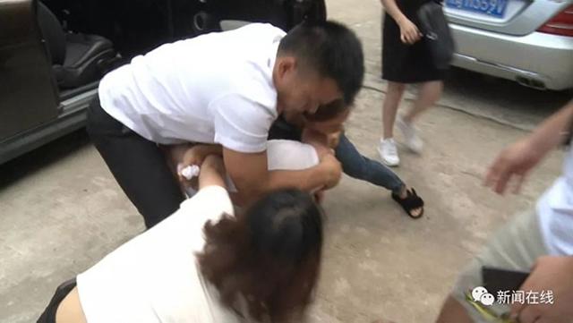 lua tinh va tien cung luc 3 co gai, chang trai tre nhan cai ket dang khong ai ngo - 2