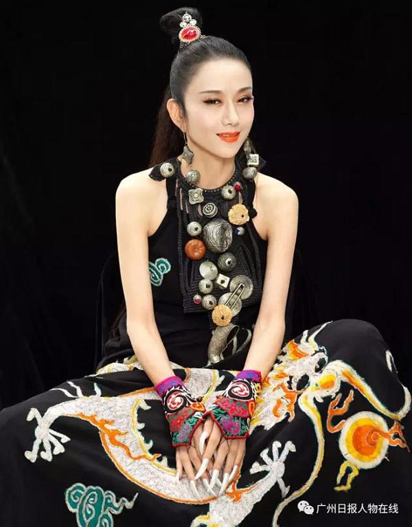 "thien nga mua trung quoc" dep khong ti vet o tuoi 60 nho ngung an com - 3