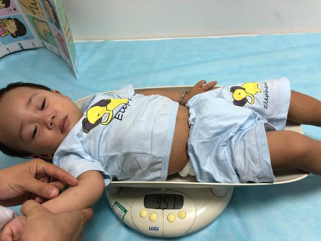 hinh anh moi nhat cua con trai "hot girl" bella: an ngon ngu ky va “ghen nguoc” voi anh chi - 3