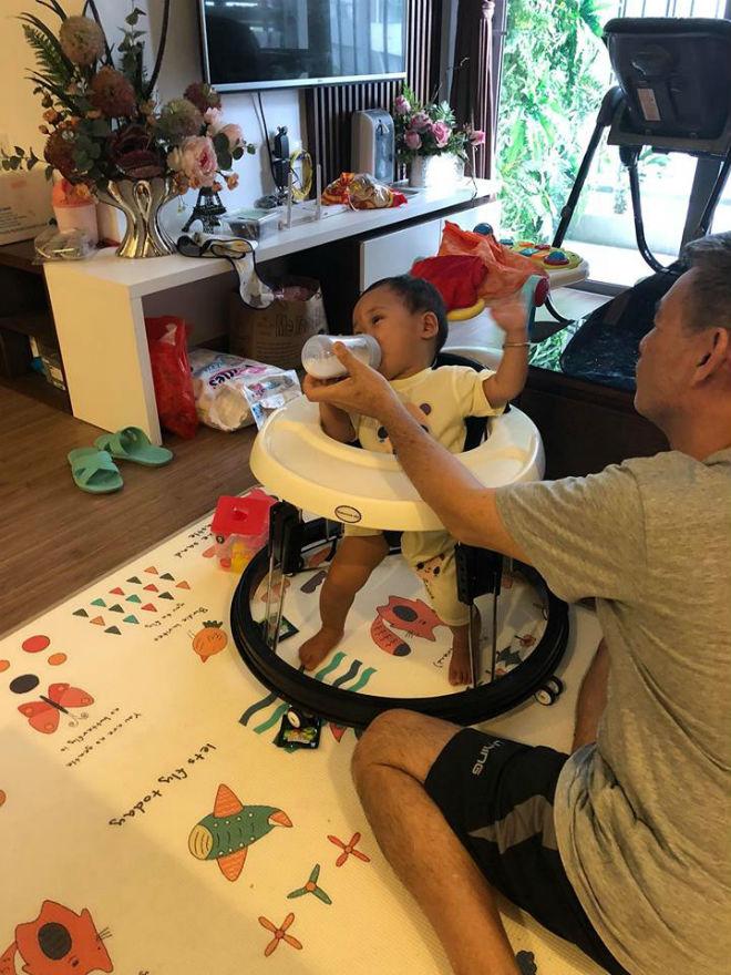 hinh anh moi nhat cua con trai "hot girl" bella: an ngon ngu ky va “ghen nguoc” voi anh chi - 5