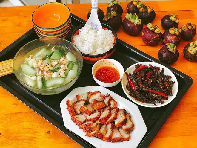 me dam da nang khoe nhung mam com 3 nguoi day ap mon chua den 100 nghin - 1
