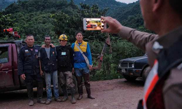 nong: 4 cau be cua doi bong thai lan duoc giai cuu khoi hang dong - 8