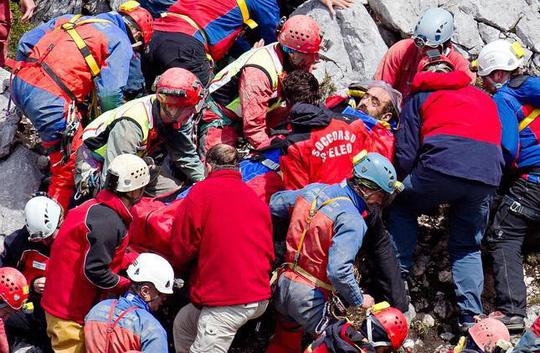 song sot than ky noi "dia nguc": cuoc giai cuu hang sau khien "tu than" lui buoc - 1