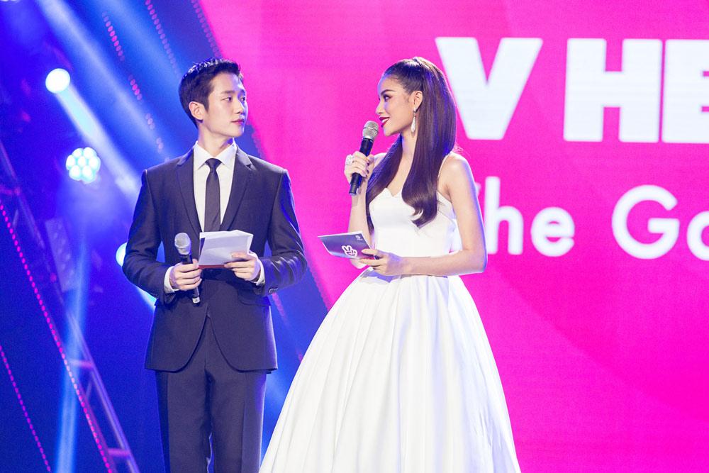 chiec vay co tich nay da bien pham huong tro thanh cong chua ben canh tai tu jung hae in - 8