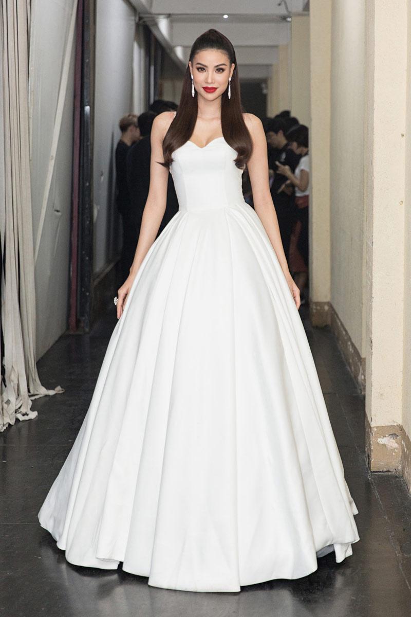 chiec vay co tich nay da bien pham huong tro thanh cong chua ben canh tai tu jung hae in - 2