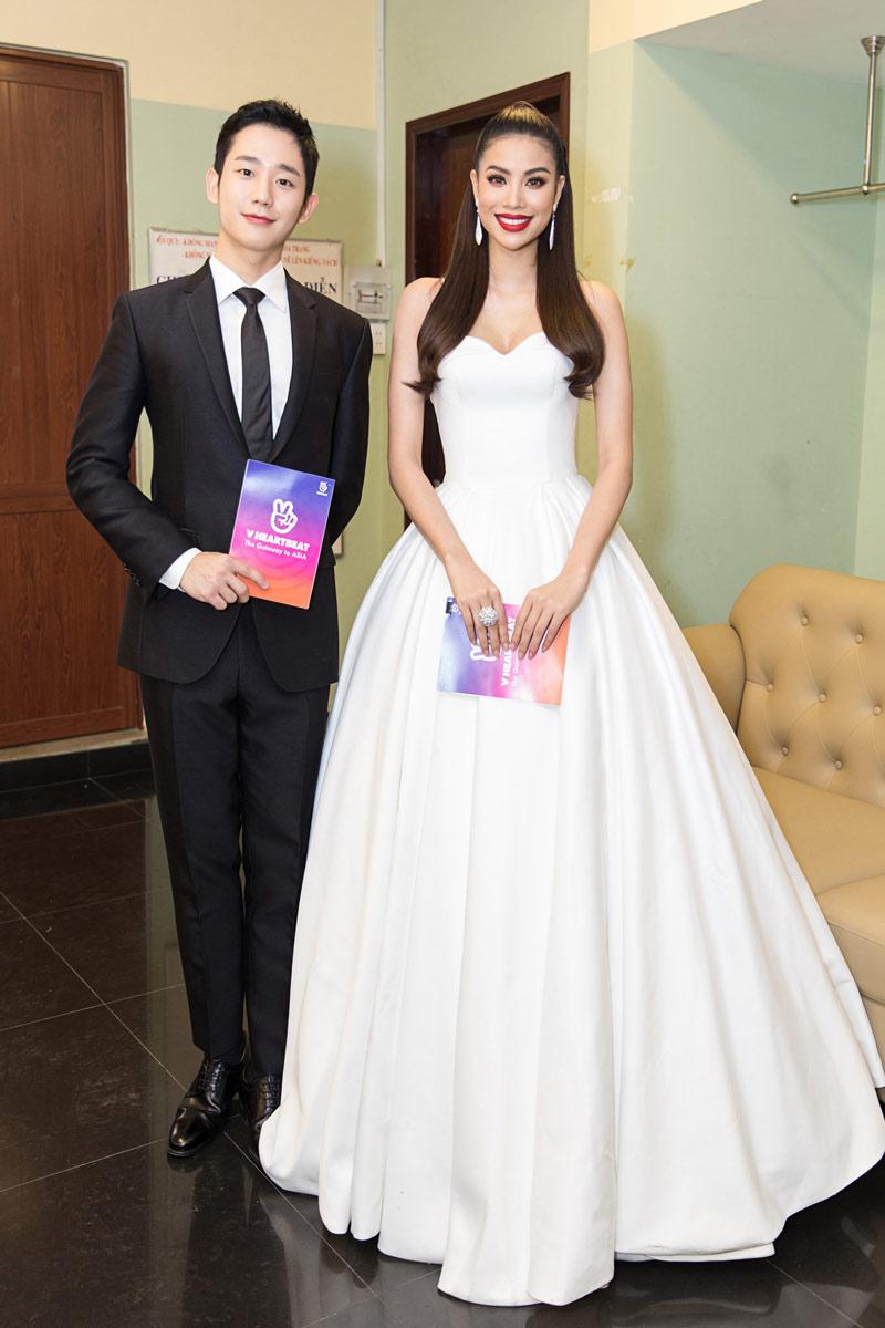 chiec vay co tich nay da bien pham huong tro thanh cong chua ben canh tai tu jung hae in - 6