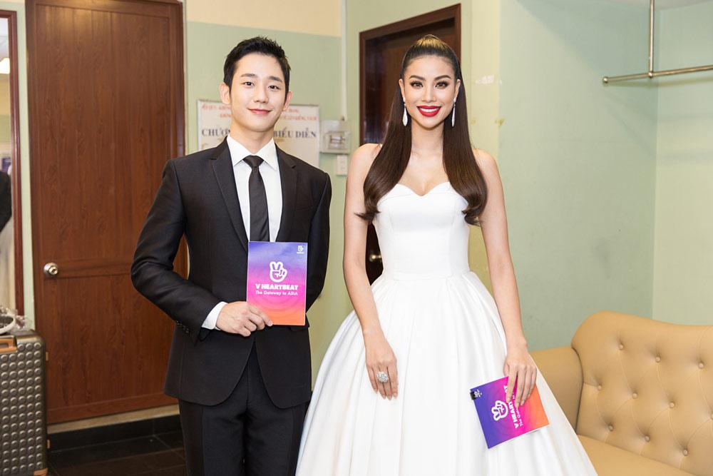 chiec vay co tich nay da bien pham huong tro thanh cong chua ben canh tai tu jung hae in - 5
