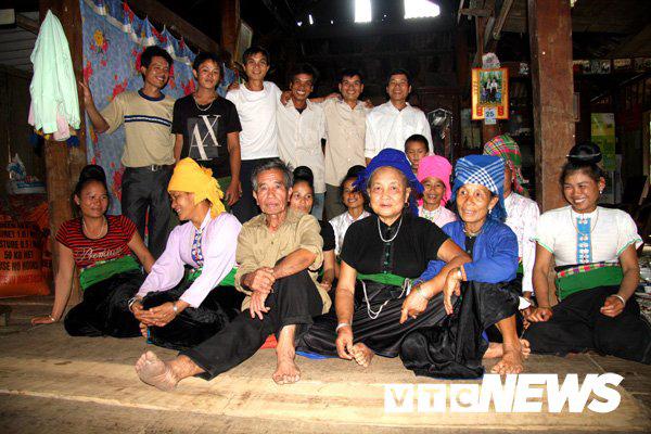 chuyen co that ve nguoi dan ba vuot can 18 lan, co 100 con, chau o yen bai - 4