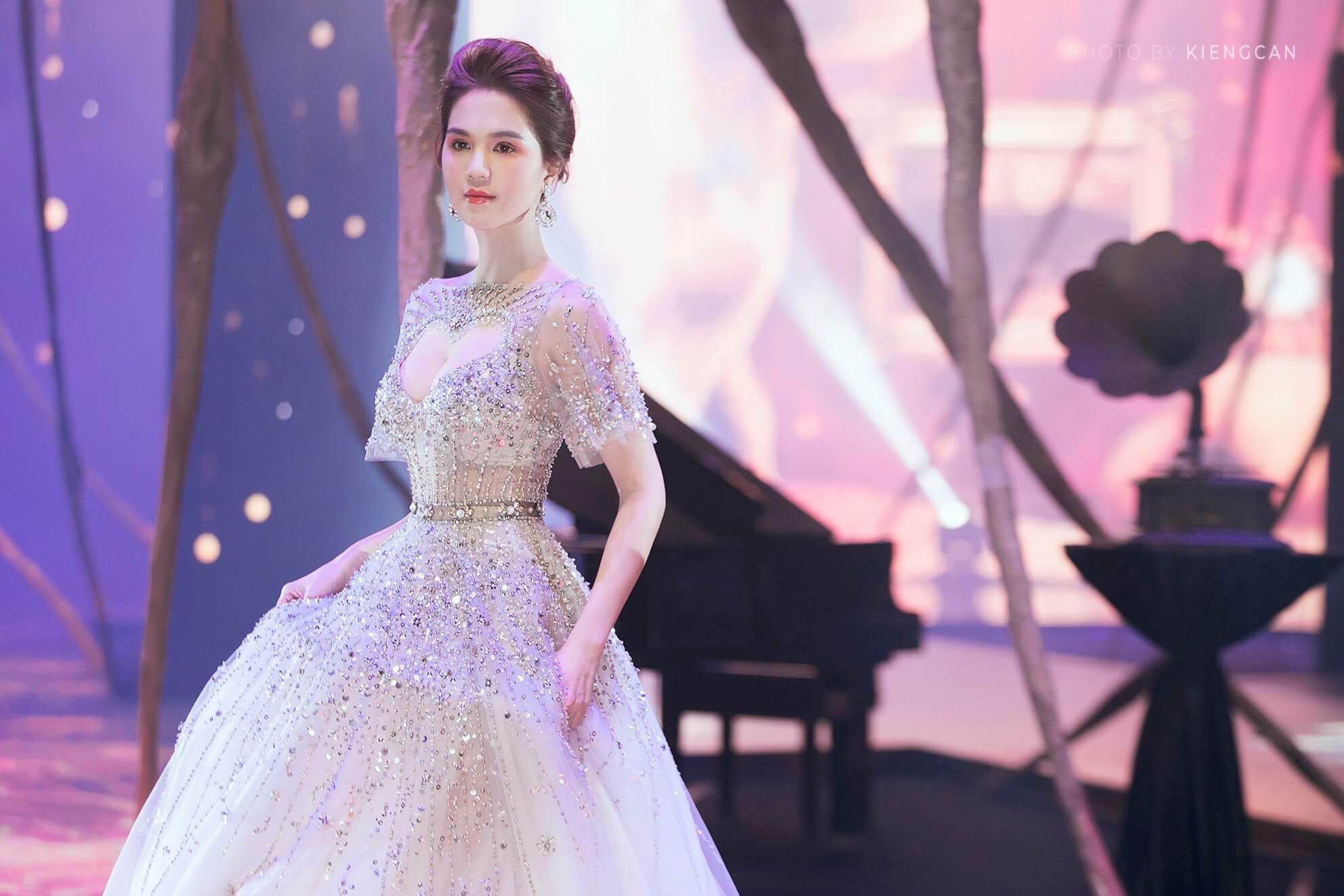 85cm dau khong thay, ngoc trinh khien fan sung so khi vong 1... khong canh ma bay! - 8