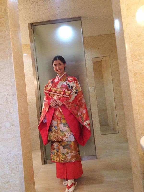 ngan ngo ngam nhan sac nu tiep vien hang khong di thi hoa hau - 9