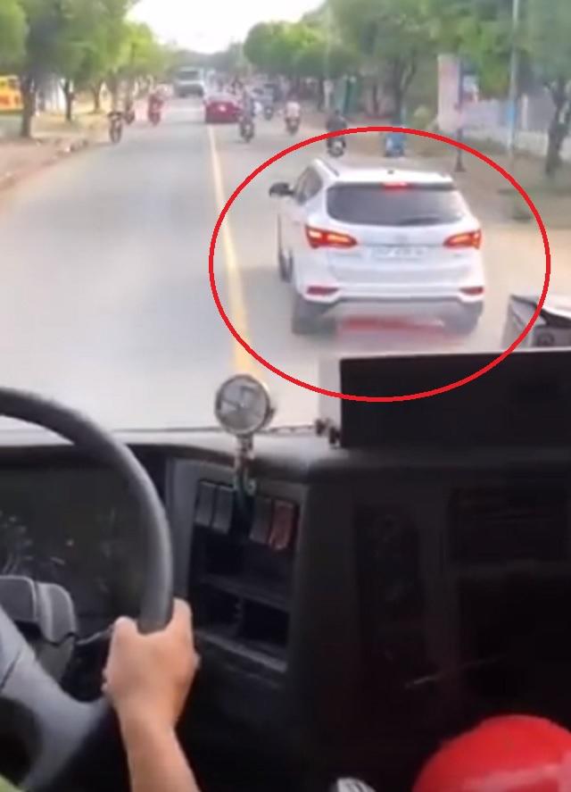 tai xe lai xe sang bi cong dong mang "nem da" du doi vi hanh dong bat ngo nay - 2