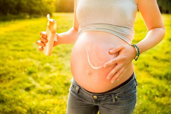 tat tan tat cach su dung kem chong nang cho ba bau an toan cho ca me va be - 6