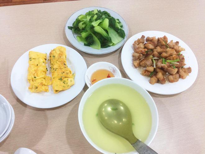 thuong vo ban, chong lao vao com nuoc ho, ai ngo co ngay thanh dau bep gia dinh tai ba - 6