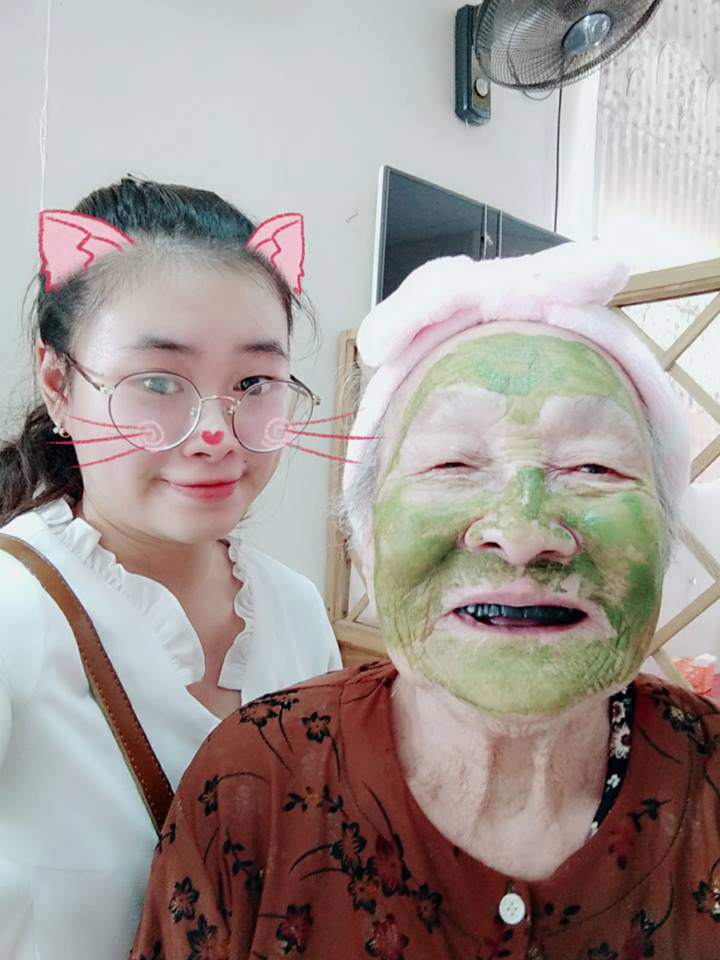 cu ong, cu ba u80 van hon nhien dap mat na va cau chuyen dang sau khu vien duong lao - 5