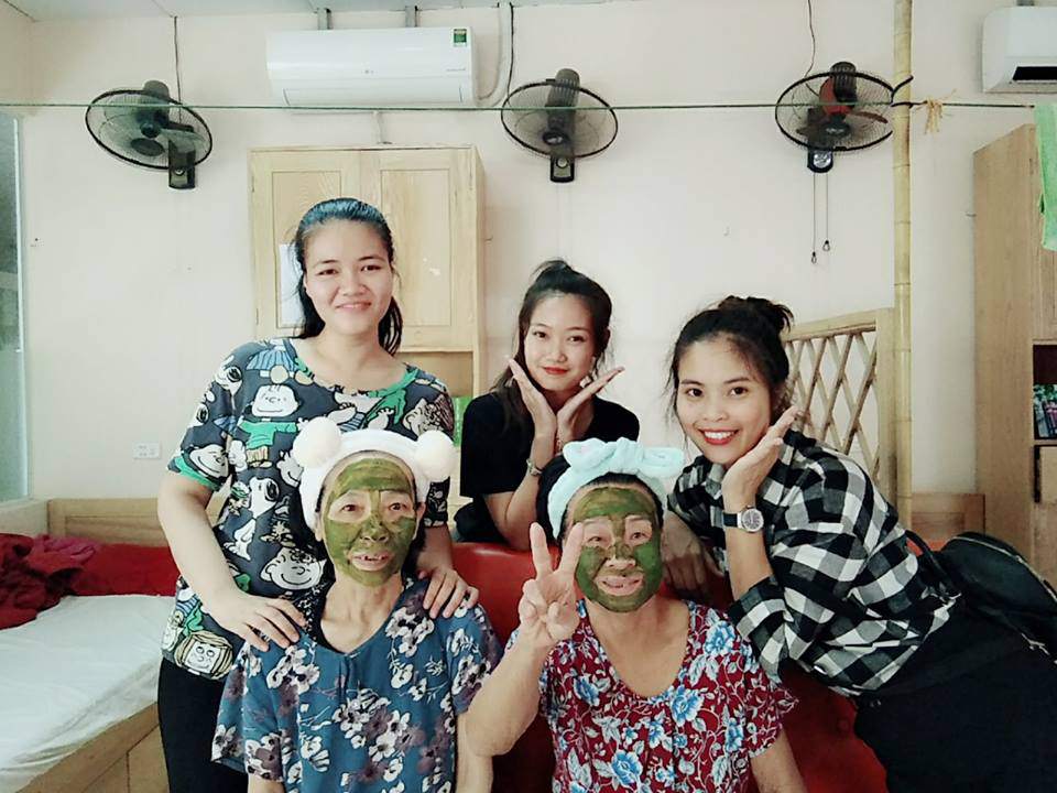 cu ong, cu ba u80 van hon nhien dap mat na va cau chuyen dang sau khu vien duong lao - 7