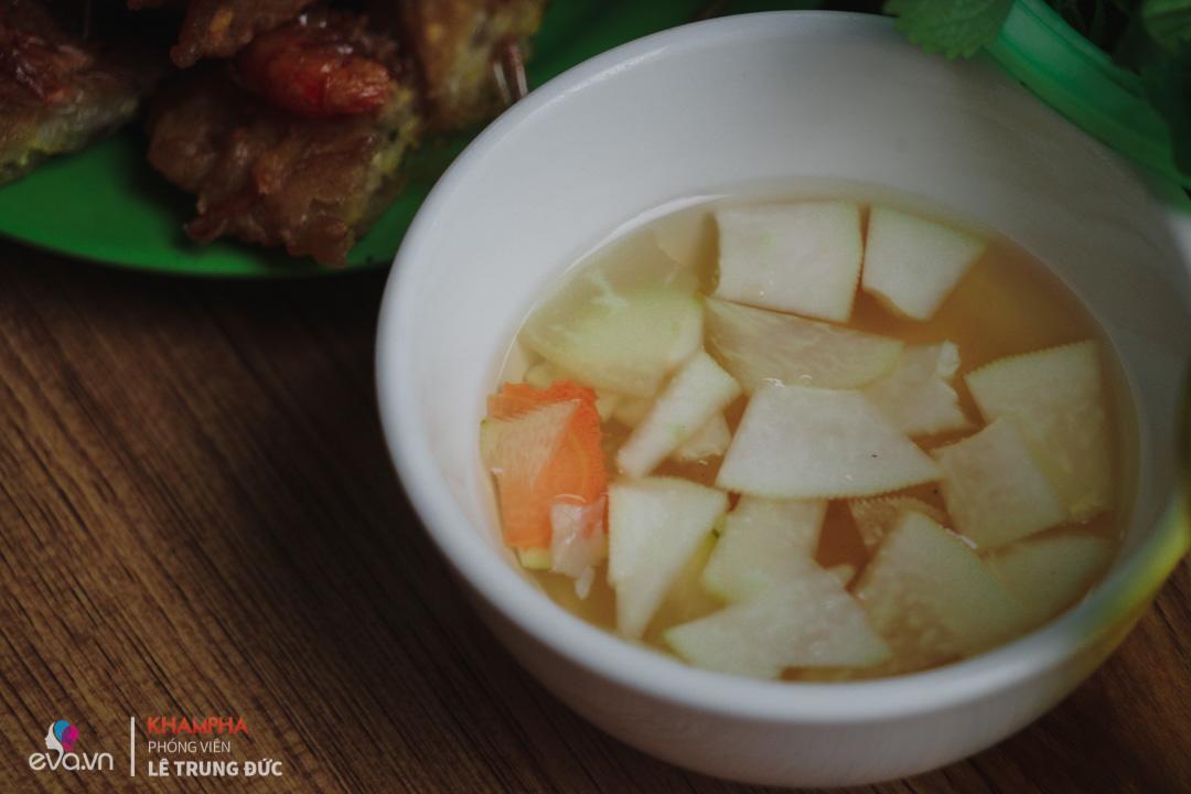 me ha noi tay trang ban banh tom chi chuc m2 nuoi ca gia dinh 4 nguoi - 5