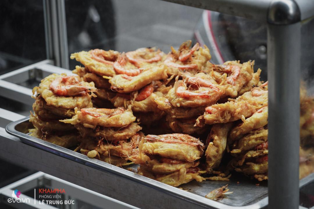 me ha noi tay trang ban banh tom chi chuc m2 nuoi ca gia dinh 4 nguoi - 13