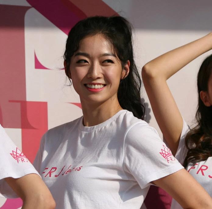 tan hoa hau han quoc bi dan mang "nem da" dang xau, mat tho - 4