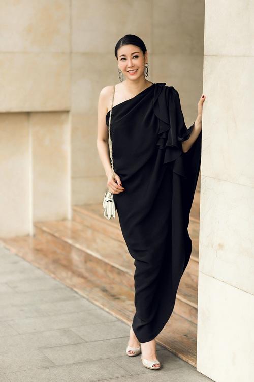 ep can thanh cong, "hoa hau 3 con" ha kieu anh khoe dang khien chong khong the roi mat - 2