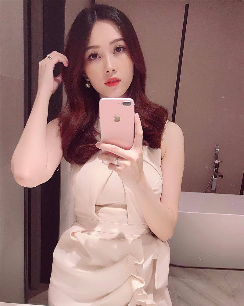 hoa hau dang thu thao "than troi" vi con khong nhan ra me, tat ca boi ly do nay! - 2