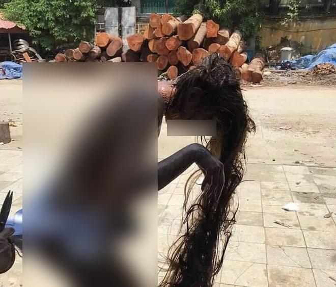 “kieu nu” nghi bi danh ghen lot quan ao, cat toc va do mam tom len nguoi tai ha noi - 2