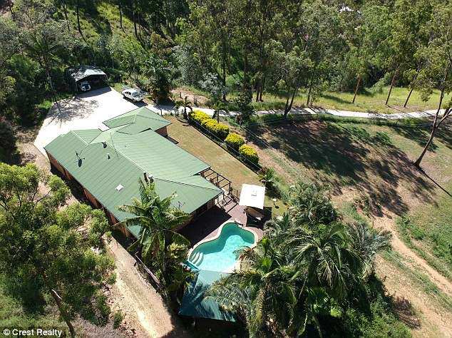 thanh nien so do nhat nam: mua nha moi, phat hien ngay mo vang duoi chan - 1