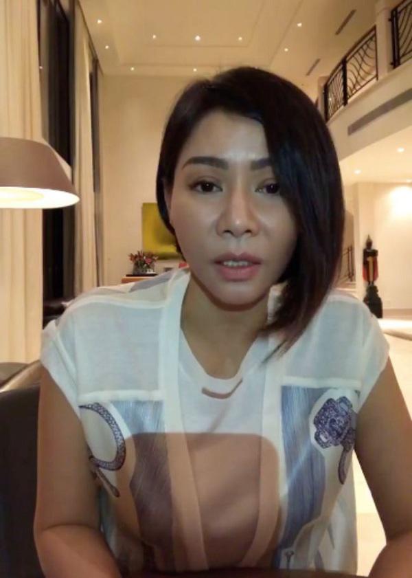 thu minh nghi dung "dao keo" khi xuat hien voi chiec mui khac la - 1